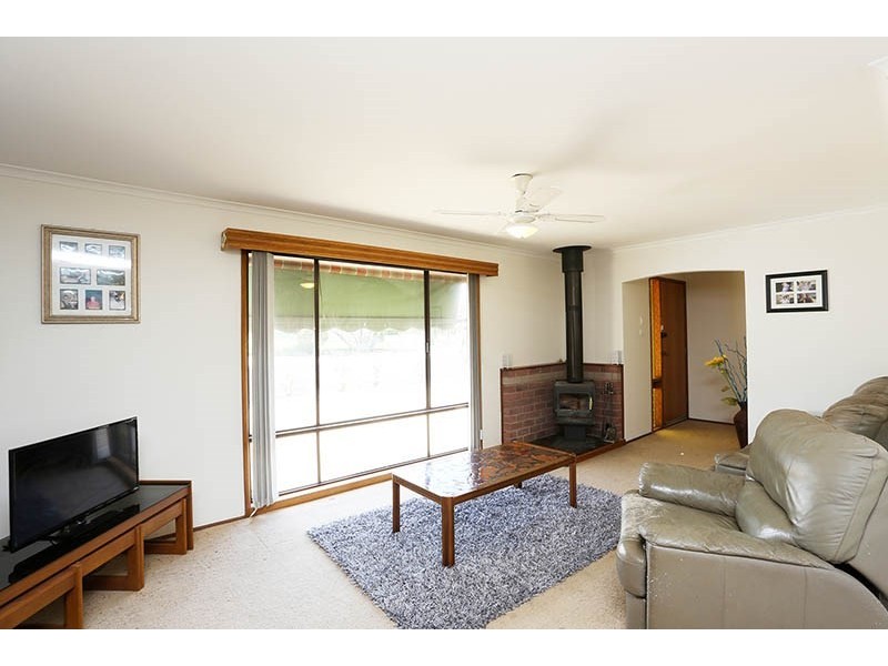 10 Moonta Terrace, Port Clinton SA 5570