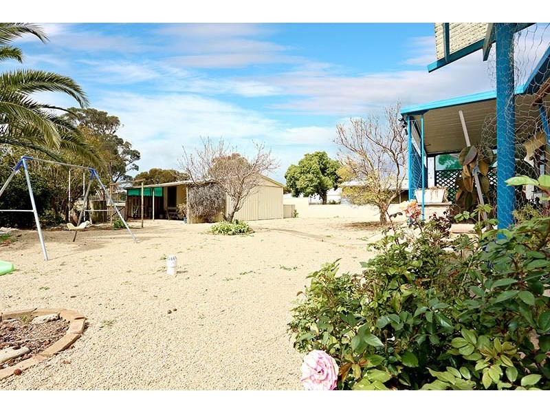 10 Moonta Terrace, Port Clinton SA 5570