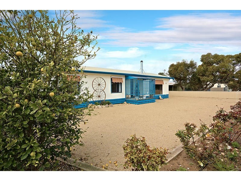10 Moonta Terrace, Port Clinton SA 5570