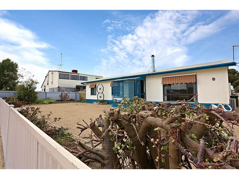 10 Moonta Terrace, Port Clinton SA 5570