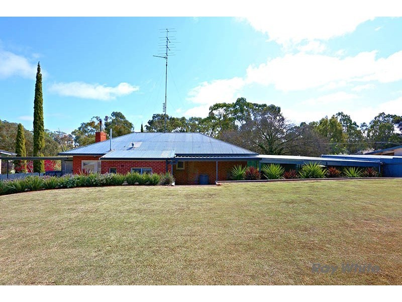 12 Powell Street, Clare SA 5453