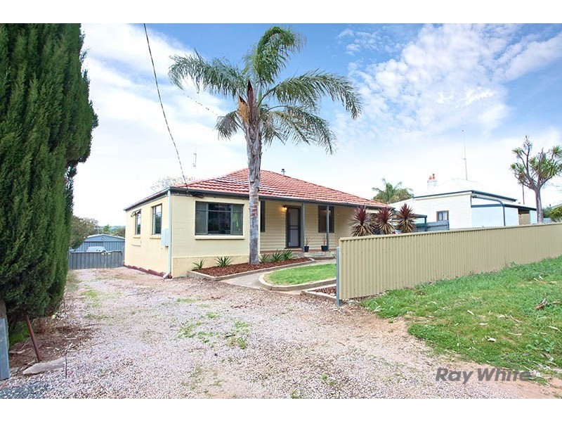 8 West Terrace, Clare SA 5453