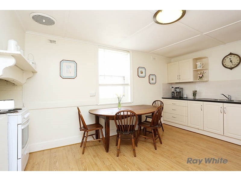 40 Commercial Street, Burra SA 5417