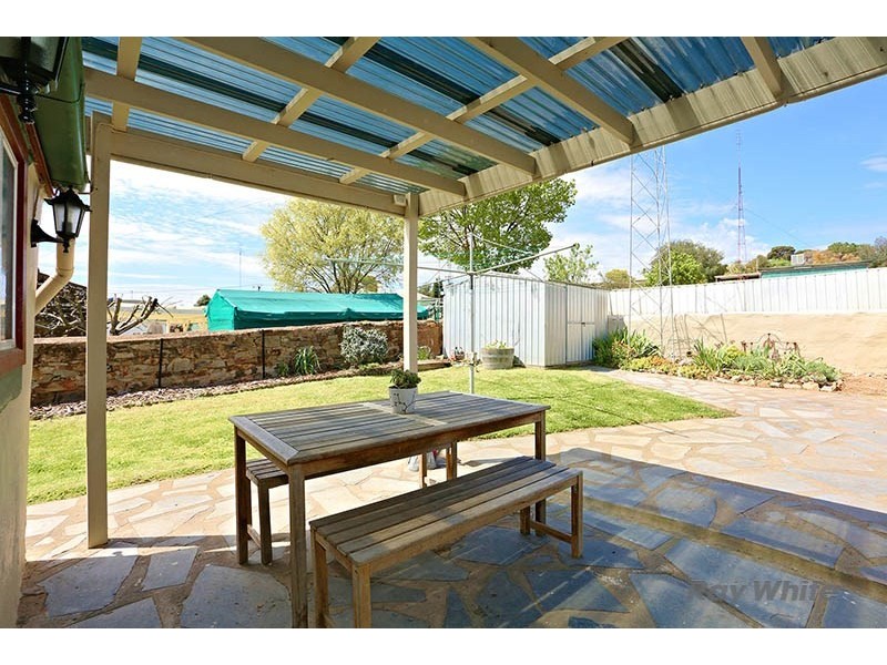 40 Commercial Street, Burra SA 5417