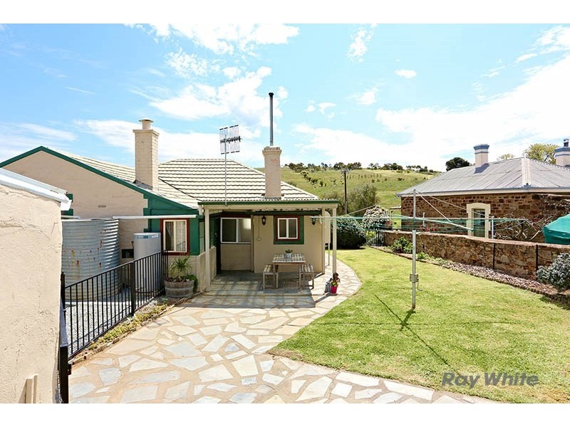 40 Commercial Street, Burra SA 5417