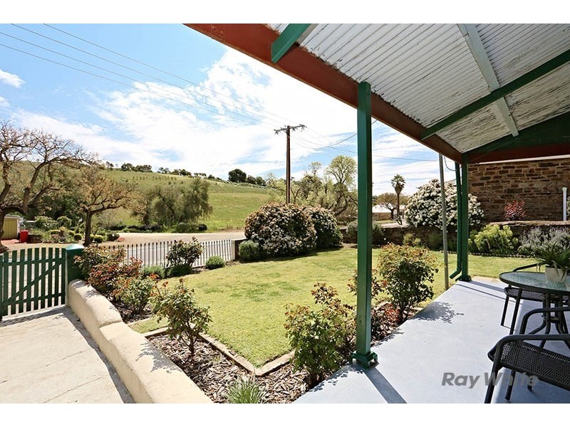 40 Commercial Street, Burra SA 5417