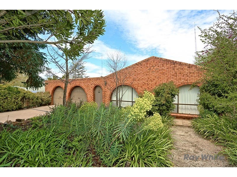 6 Tilbrook Avenue, Clare SA 5453