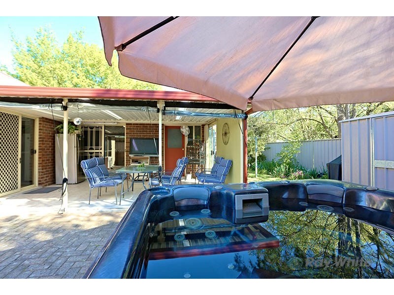 1 McKinnon Court, Clare SA 5453