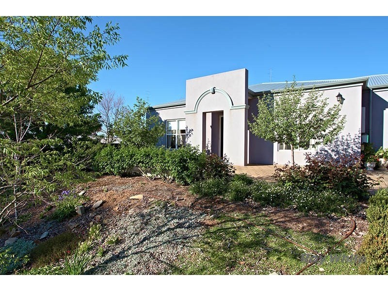 11 Glebe Close, Clare SA 5453