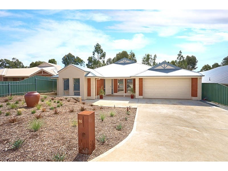 16 Pandappa Drive, Clare SA 5453
