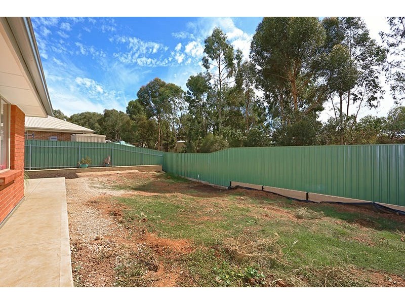 16 Pandappa Drive, Clare SA 5453