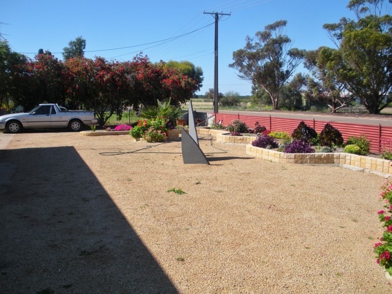 13 Cameron Street, Lochiel SA 5510