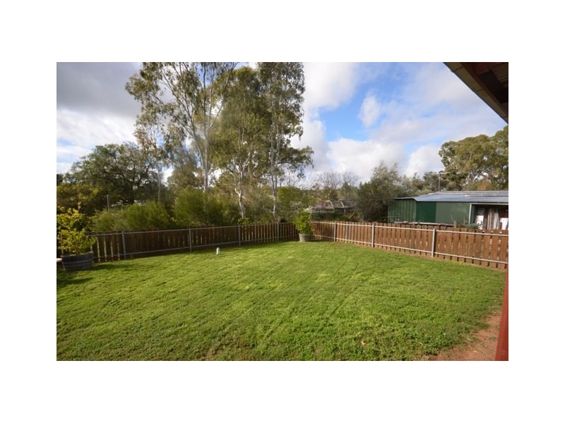 5 Commercial Road, Watervale SA 5452