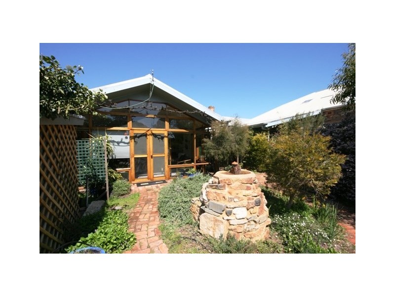 1 young Street, Burra SA 5417