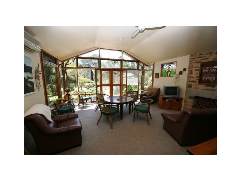 1 young Street, Burra SA 5417