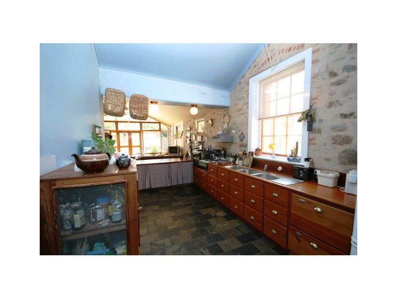 1 young Street, Burra SA 5417