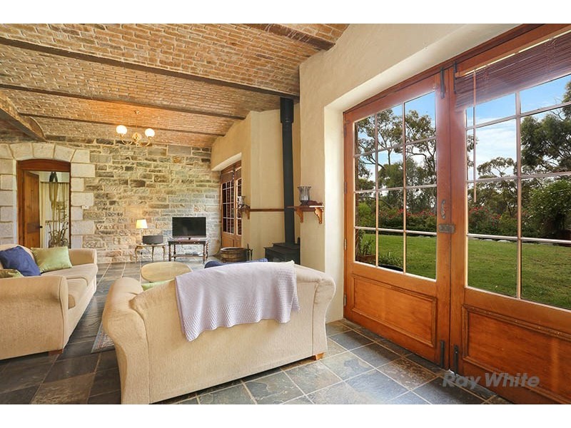 15 Vanga Avenue, Clare SA 5453