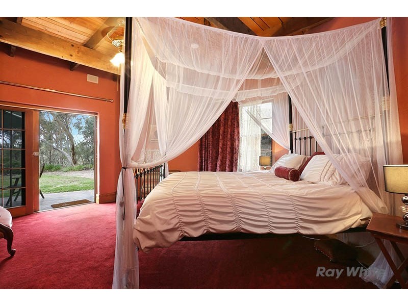 15 Vanga Avenue, Clare SA 5453