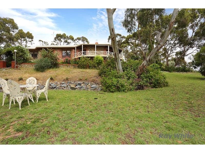 15 Vanga Avenue, Clare SA 5453