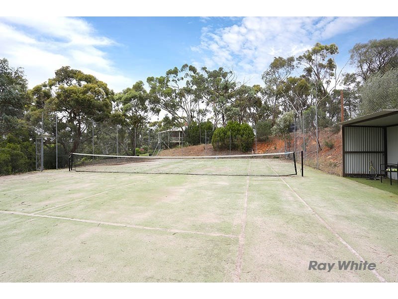 15 Vanga Avenue, Clare SA 5453