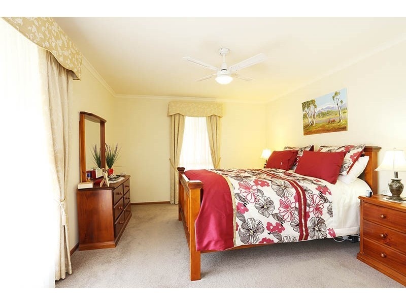 8 Hawk Road, Port Vincent SA 5581