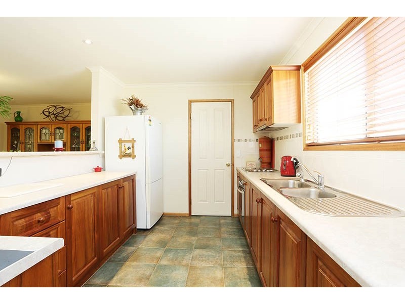 8 Hawk Road, Port Vincent SA 5581