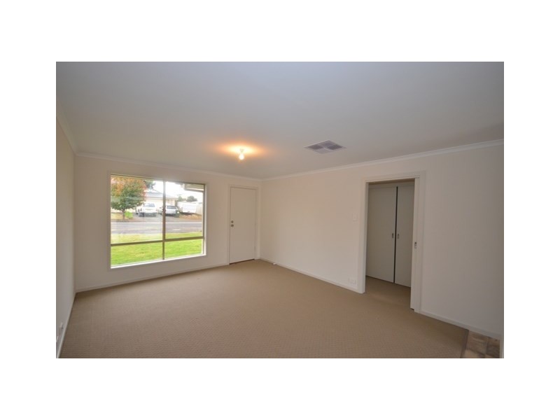 17 Cairns Crescent, Riverton SA 5412