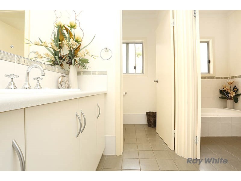 13 Michael Court, Clare SA 5453