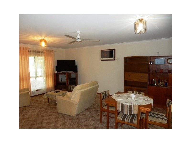 8 Yelta Street, Clinton SA 5570