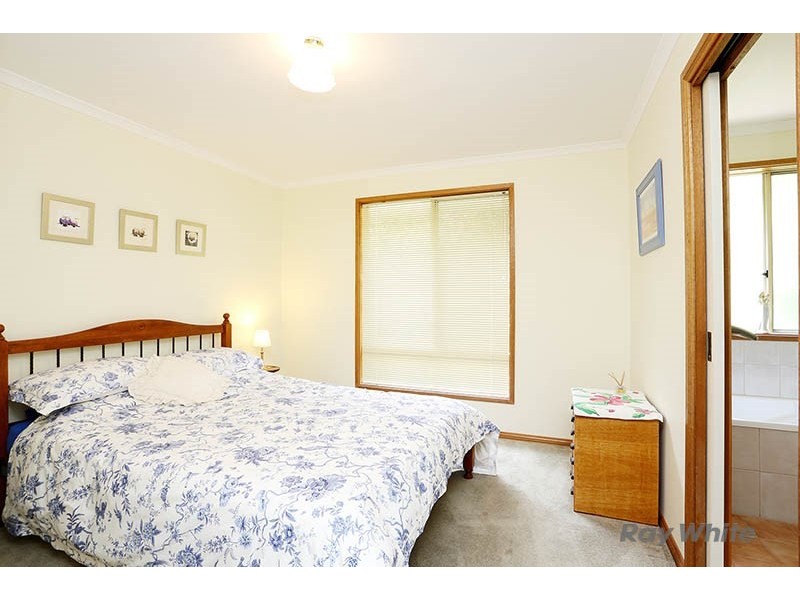 16 Jonathon Street, Clare SA 5453