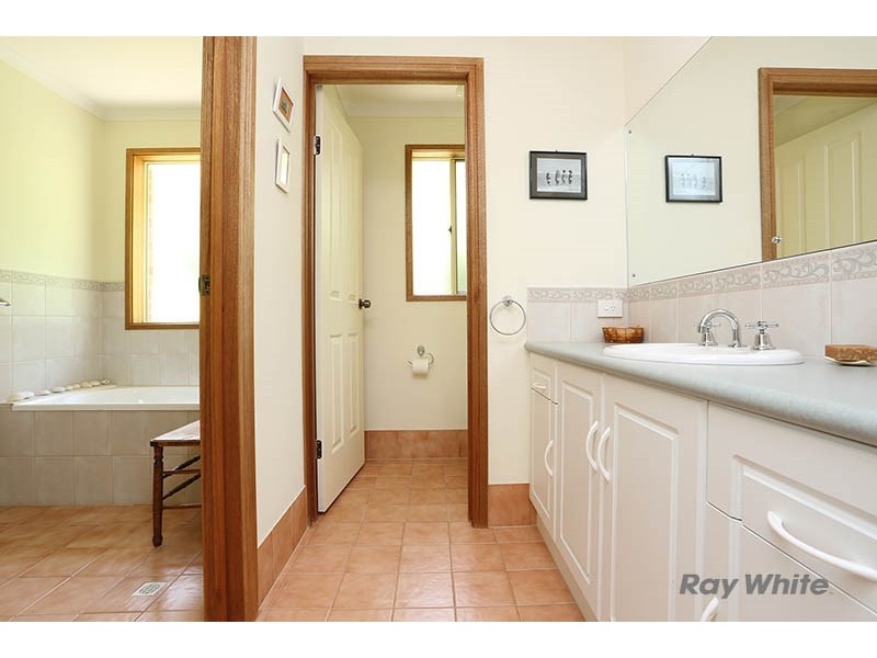 16 Jonathon Street, Clare SA 5453