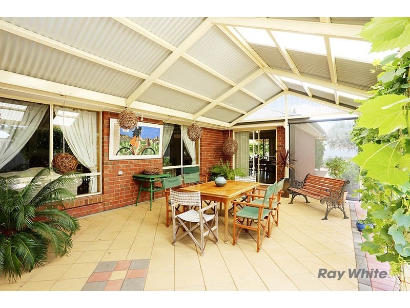 16 Jonathon Street, Clare SA 5453