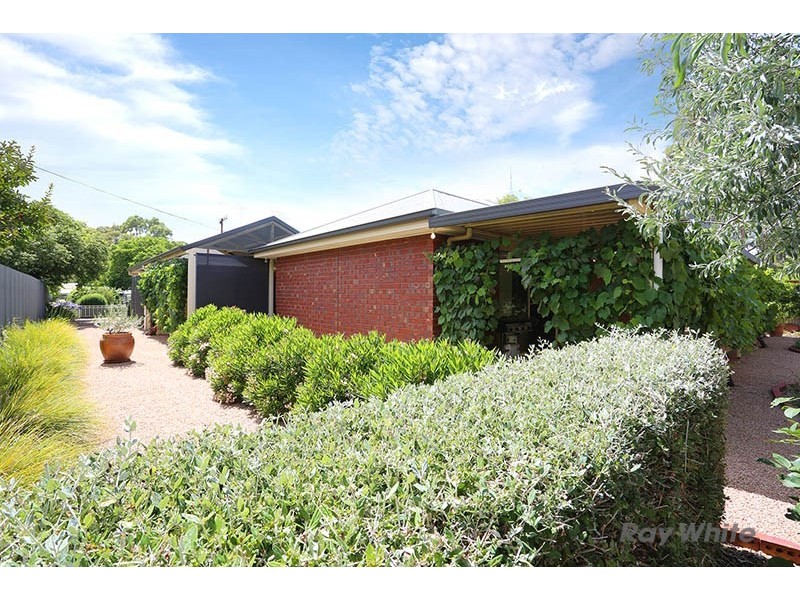 16 Jonathon Street, Clare SA 5453