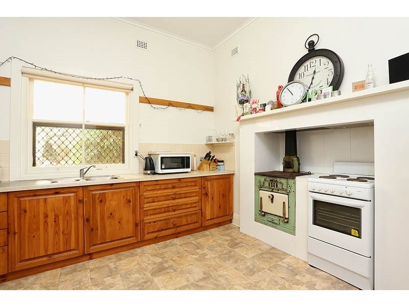 15 Samuel Street, Maitland SA 5573