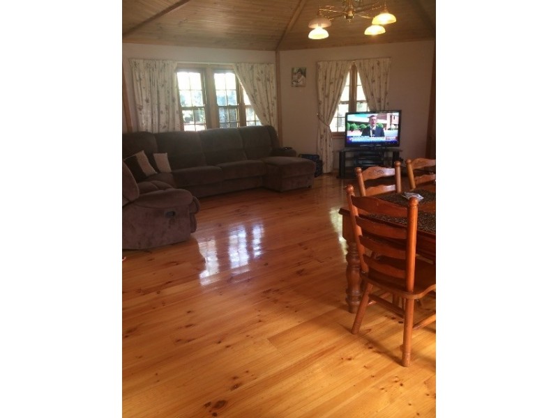 11 Powell Place, Clare SA 5453