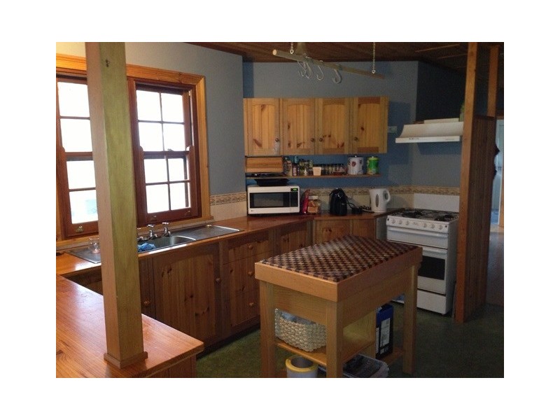 11 Powell Place, Clare SA 5453