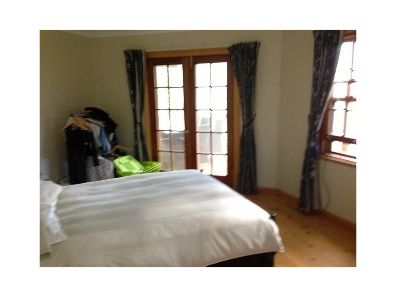 11 Powell Place, Clare SA 5453