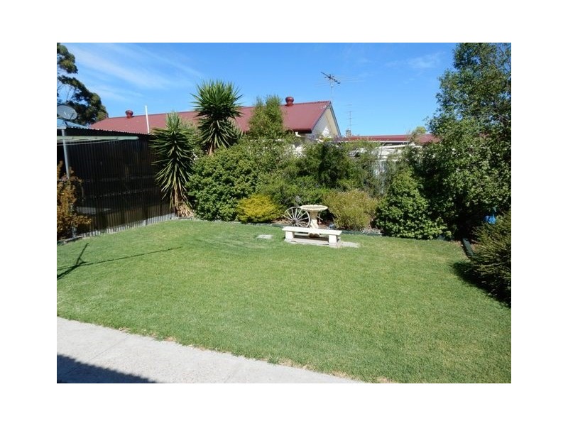 11 Clinton Road, Maitland SA 5573
