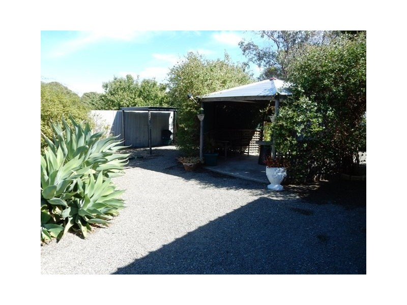 11 Clinton Road, Maitland SA 5573