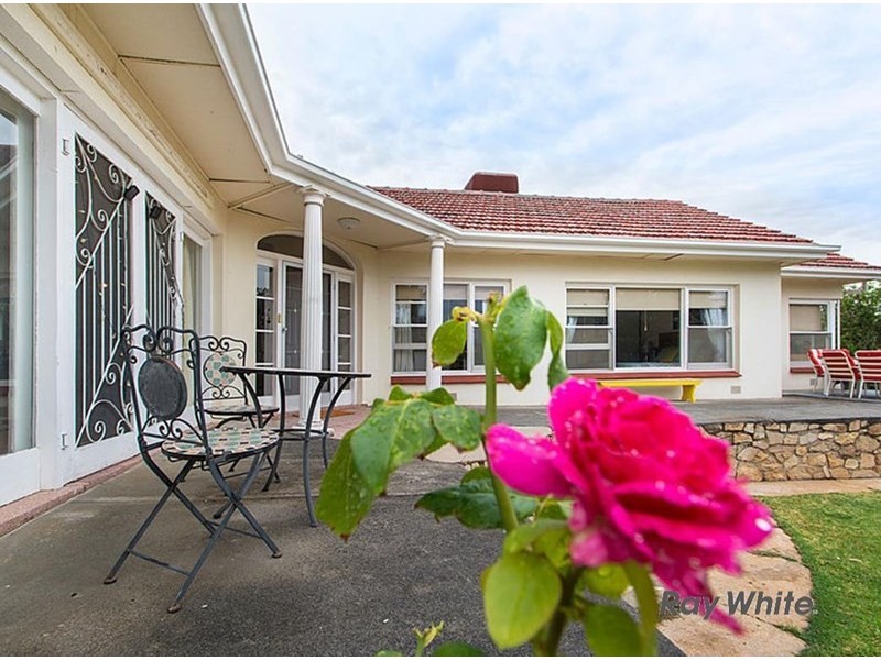 2 Beare Street, Clare SA 5453