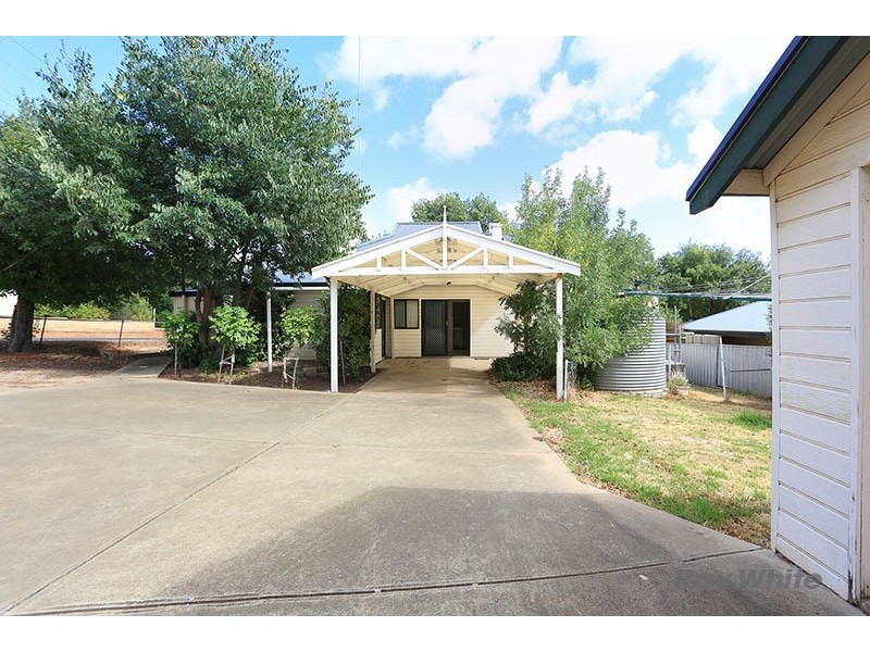 22 Daly Street, Clare SA 5453
