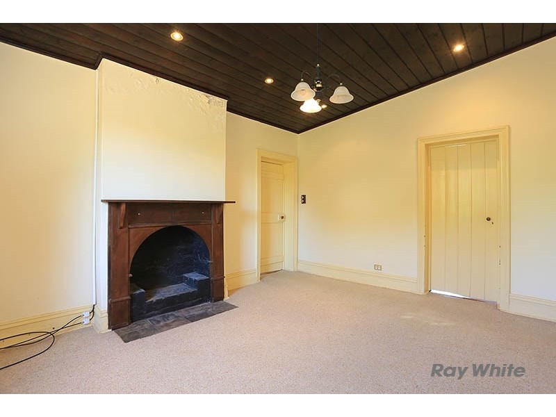 8 West Street, Burra SA 5417