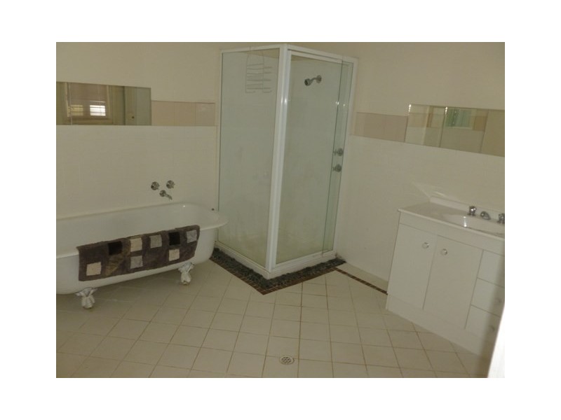 8 Young Street, Burra SA 5417