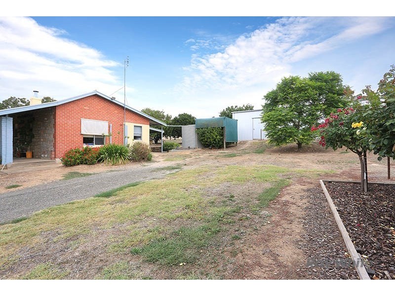 8345 Horrocks Highway, Clare SA 5453