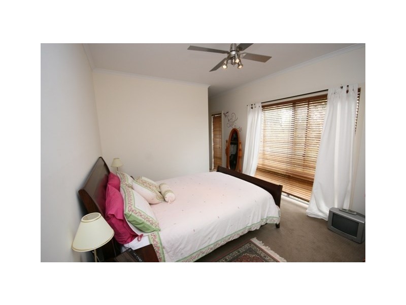 13 Michael Court, Clare SA 5453