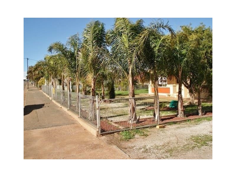 14 Commercial Street, Robertstown SA 5381