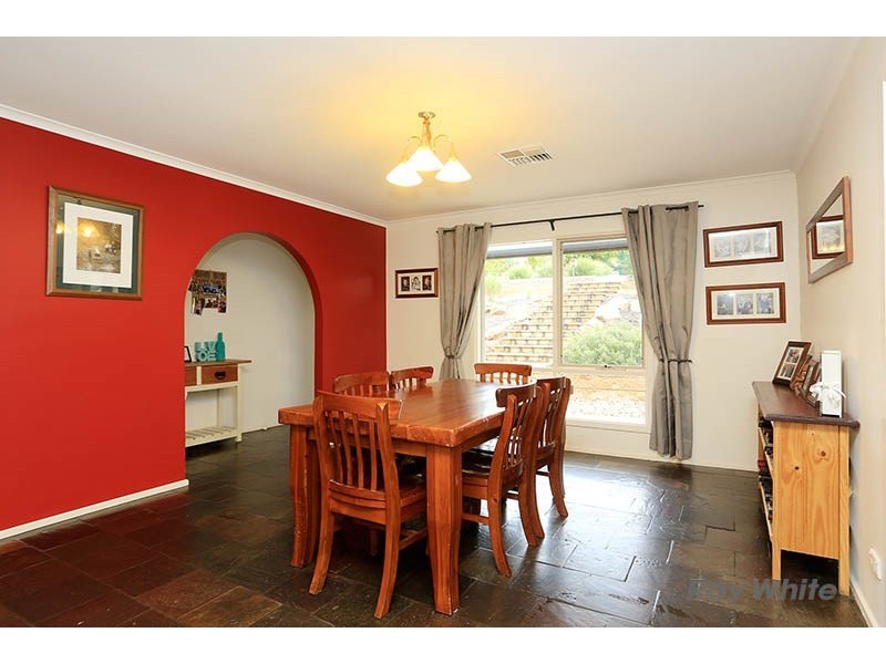 7 Beare Street, Clare SA 5453
