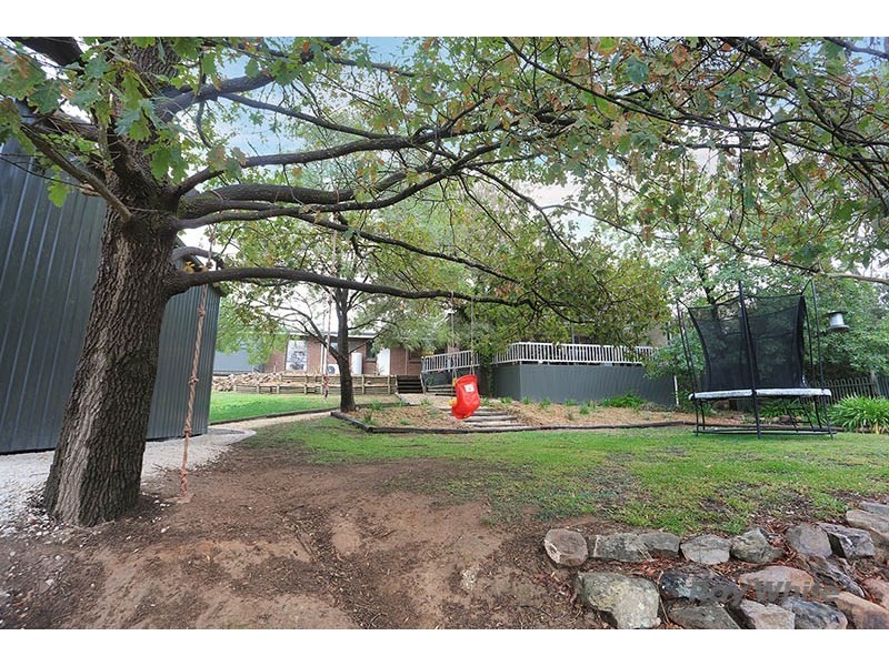 7 Beare Street, Clare SA 5453