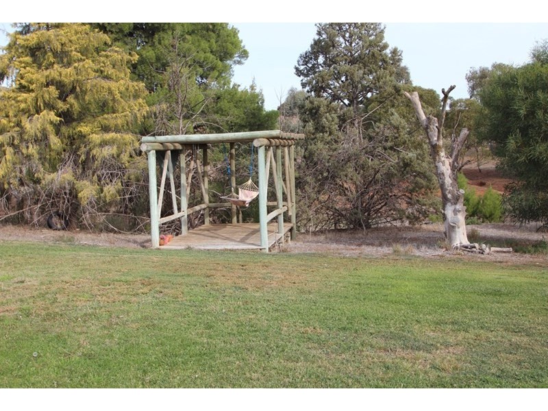 8 Paradise, Burra SA 5417