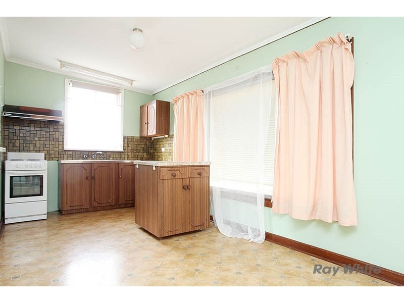 8 Sabine Street, Clare SA 5453